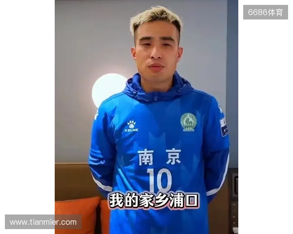 😅南京队滕帅的苏超金靴奖杯，已经被自己的儿子弄坏