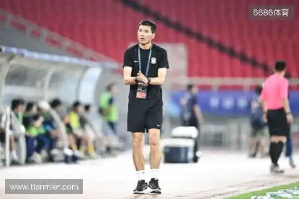 邵佳一探班U22国足重逢老友 9人归来鲁沪新星伤退 邵佳一探班U22国足重逢老友 9人归来鲁沪新星伤退